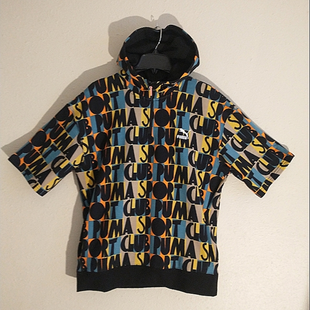 PUMA Men's All Over Print Short Sleeve Hoodie  size: Medium color: black